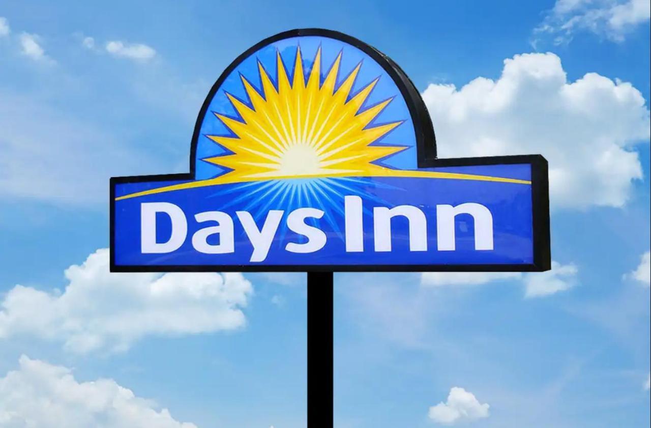 Oceanside Inn & Suites, A Days Inn By Wyndham ฟอร์ตแบรก ภายนอก รูปภาพ