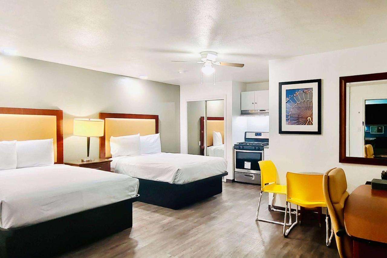Oceanside Inn & Suites, A Days Inn By Wyndham ฟอร์ตแบรก ภายนอก รูปภาพ