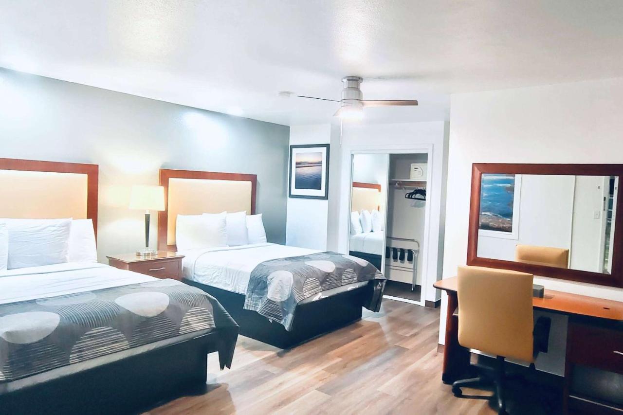 Oceanside Inn & Suites, A Days Inn By Wyndham ฟอร์ตแบรก ภายนอก รูปภาพ