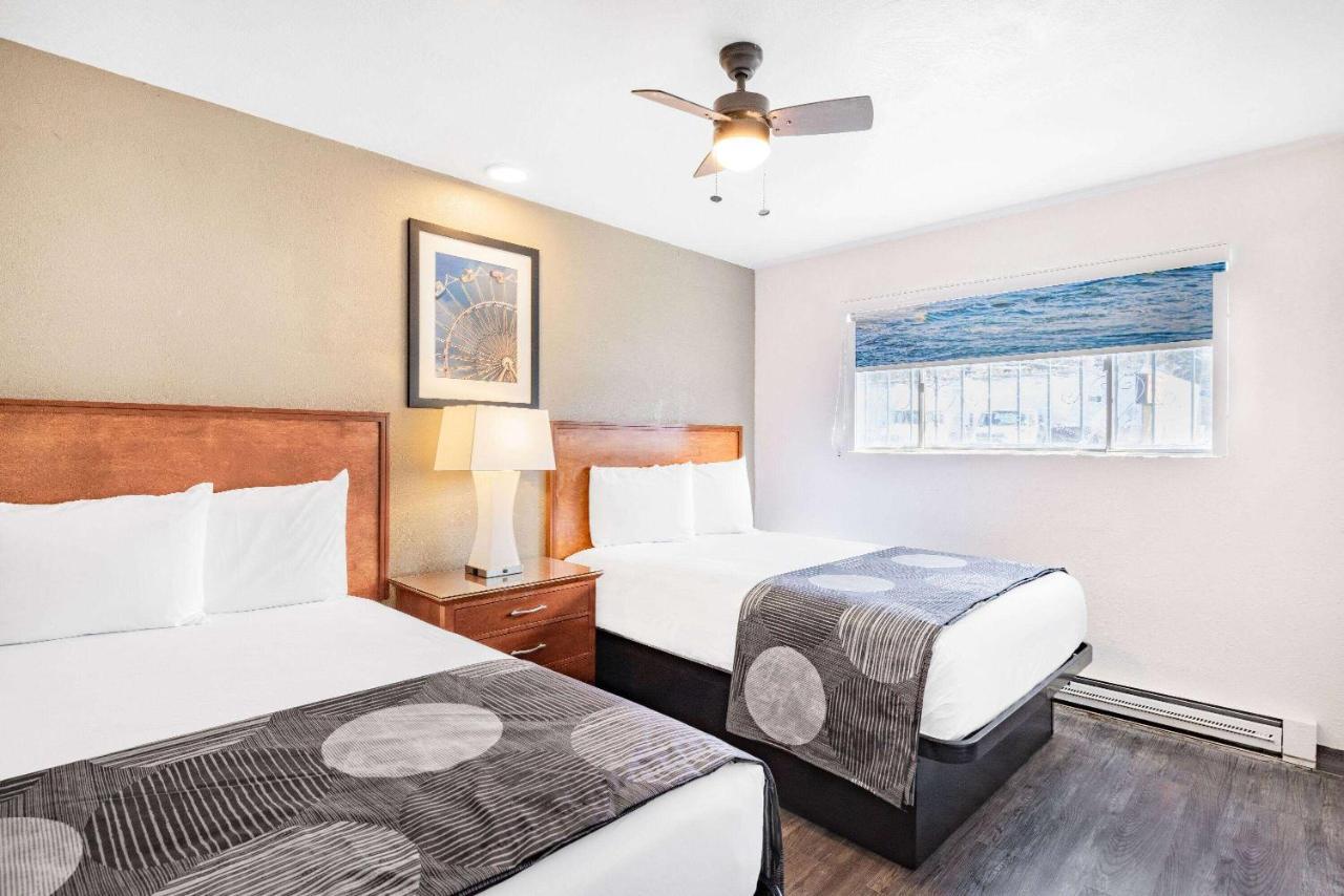 Oceanside Inn & Suites, A Days Inn By Wyndham ฟอร์ตแบรก ภายนอก รูปภาพ