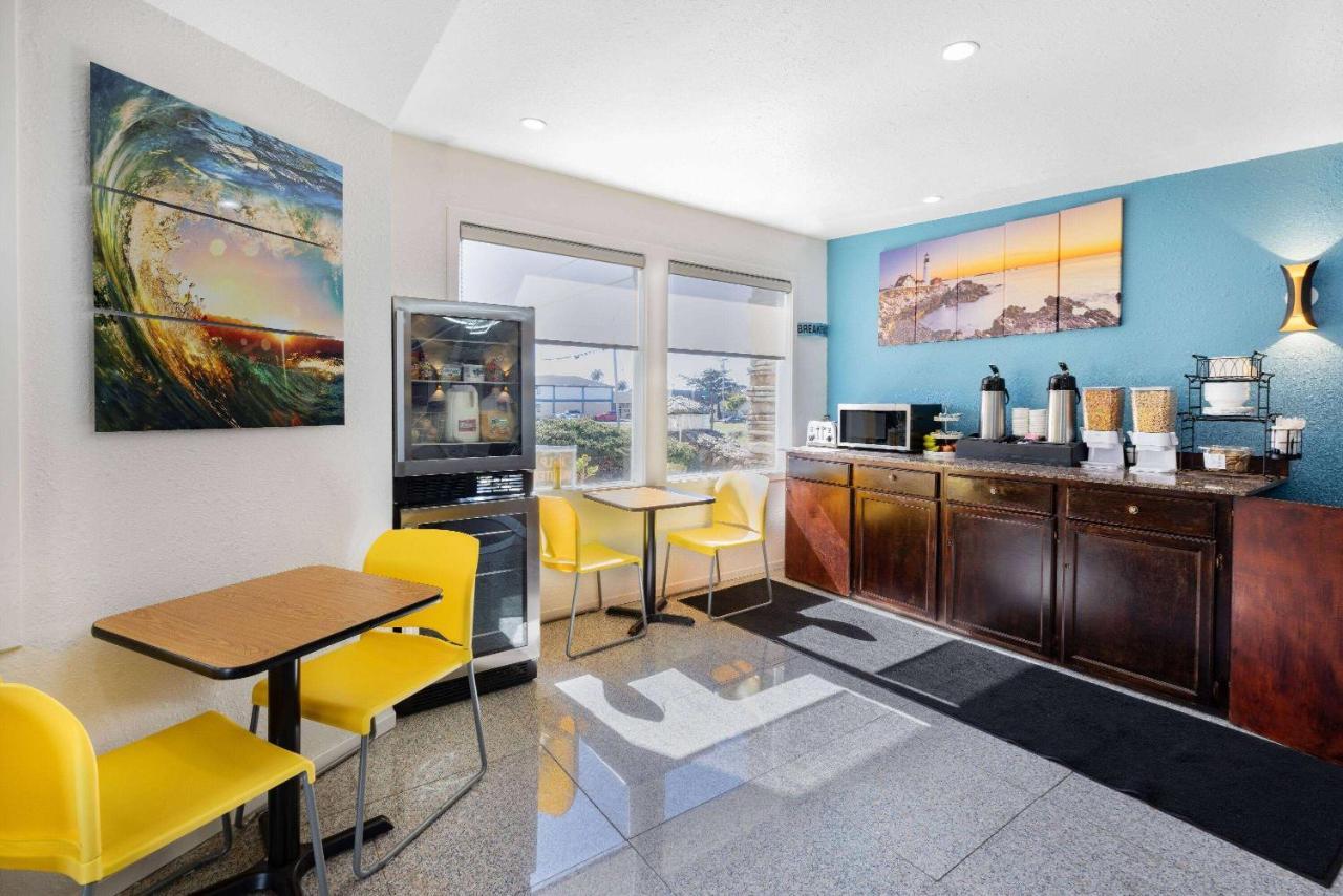 Oceanside Inn & Suites, A Days Inn By Wyndham ฟอร์ตแบรก ภายนอก รูปภาพ